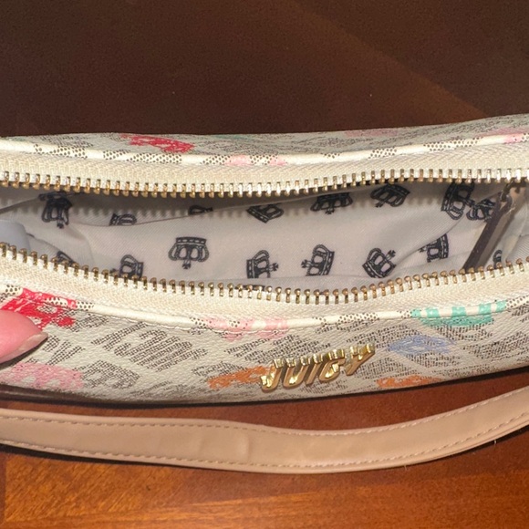 Juicy Couture Beige and Multicolor Logo Shoulder Bag ♥️ - Picture 4 of 11
